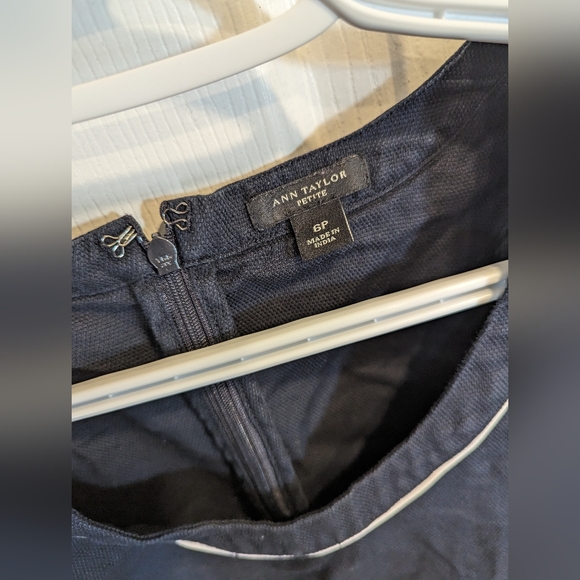 💙 ANN TAYLOR 💙 Sheath Top with Peplum Waist - Picture 2 of 5